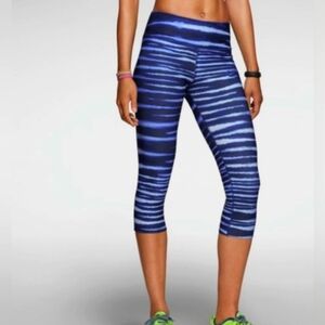 NIKE Women's Dri Fit Legend 2.0 Tiger Stripe Capri Pants Blue size medium